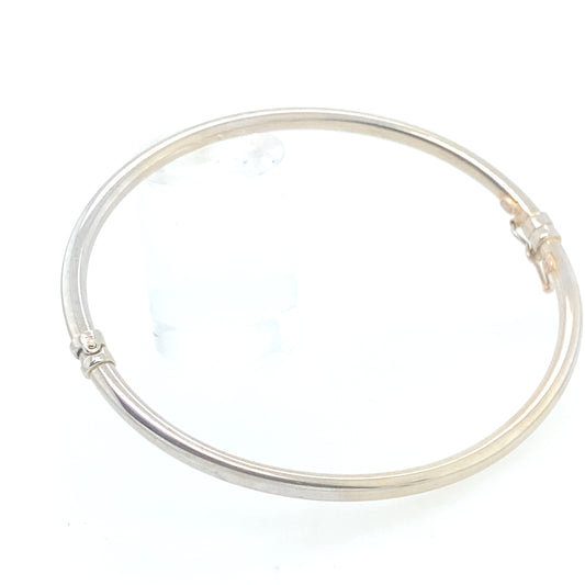 14k white gold bangle bracelet. The bracelet shape is oval. Casual piece you can wear everyday.