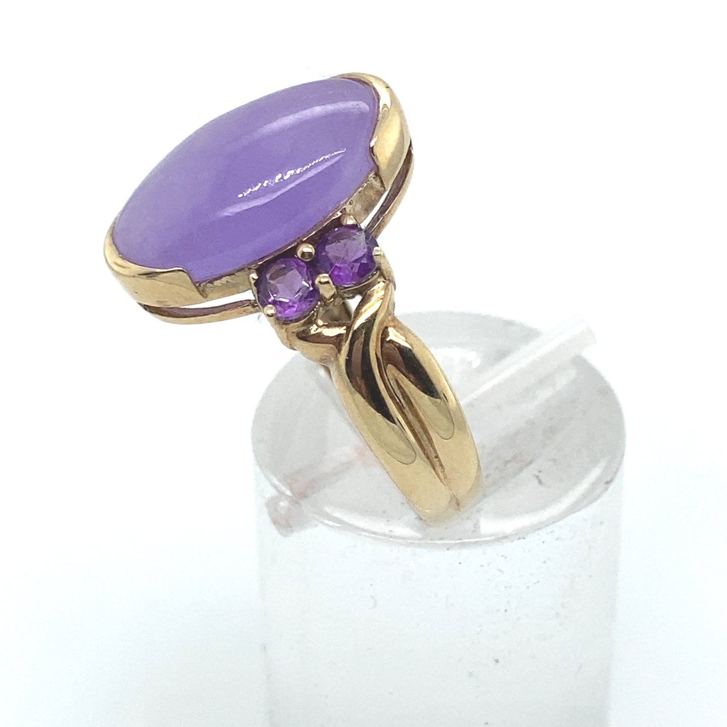 14k yellow gold lavender color jade ring with 4 small Amethyst stones.