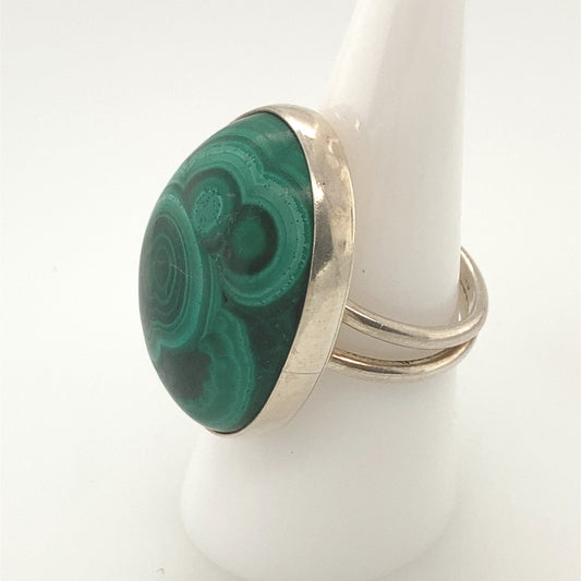 Sterling Silver 925 Ring with Malachite stone.