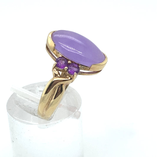 14k yellow gold lavender color jade ring with 4 small Amethyst stones.
