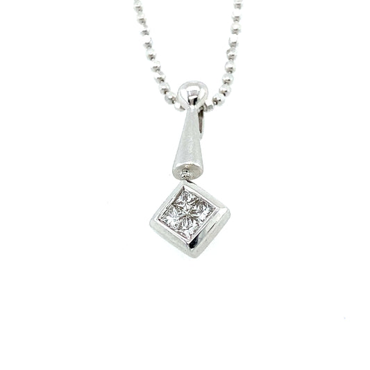 14k white gold small pendant with good quality small diamonds. The pretty chai is from Italy.