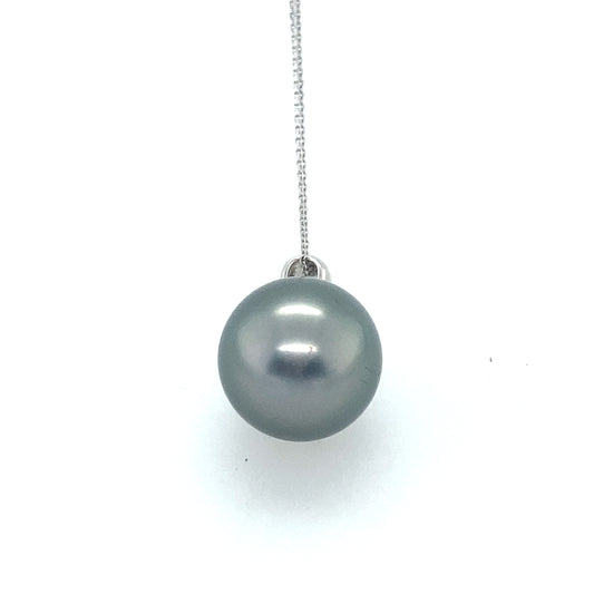 18k white gold Tahitian pearl 14mm with good quality diamond. Chain is 14 k gold 25 inch.