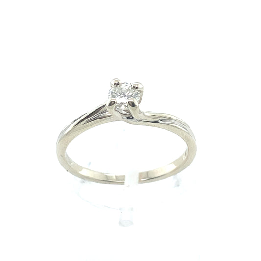 18 White Gold Diamond Engagement Ring